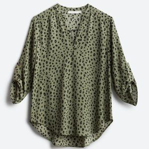 LUSH Warren Split Neck Blouse Size: M  (Stitchfix)